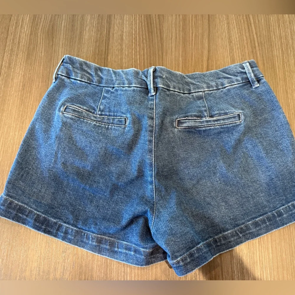 Women’s boutique shorts - Picture 2 of 5